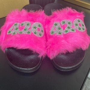 420 MaryJane Fur Slides 🌻